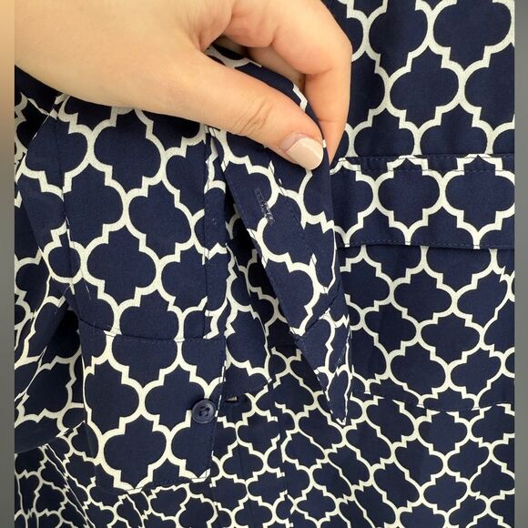 Express Zip Front Blue White Geometric Pattern Blouse Women’s Size Small - Picture 4 of 5